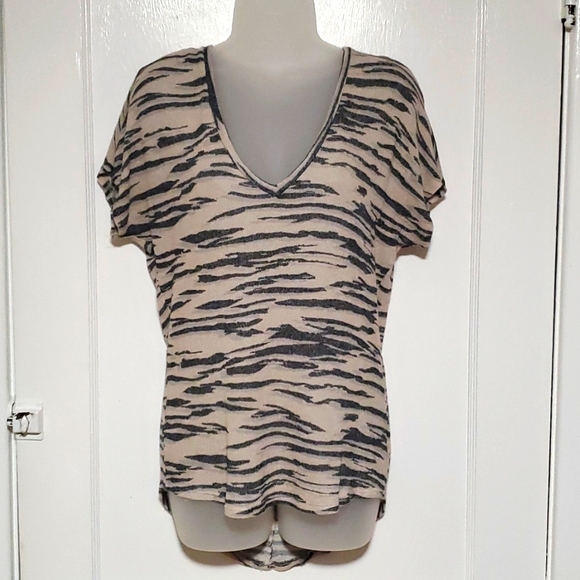 Express One Eleven lightweight knit zebra London tee sz XS - Picture 1 of 6